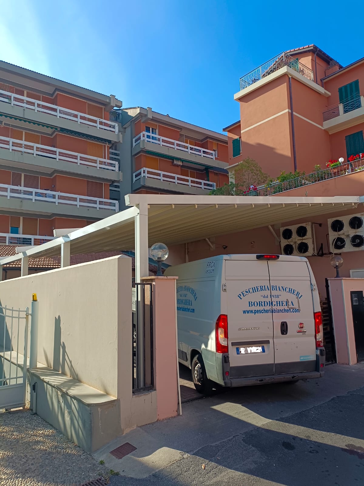 Pergola retrattile motorizzata